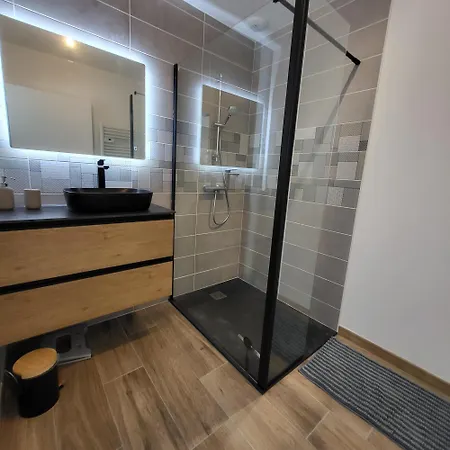 Le Temps D'une Escale 펜션 라튀르발