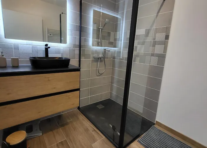 Le Temps D'une Escale 펜션 라튀르발